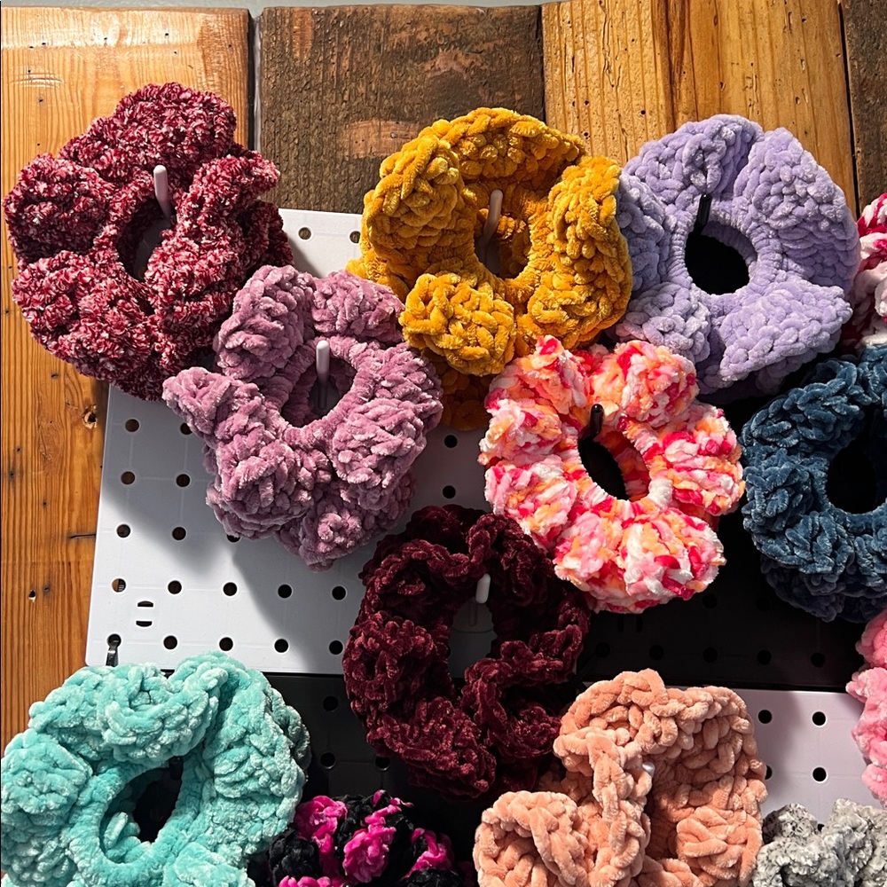 Scrunchies of the Day 5 for $20 you choose - Picture 4 of 7